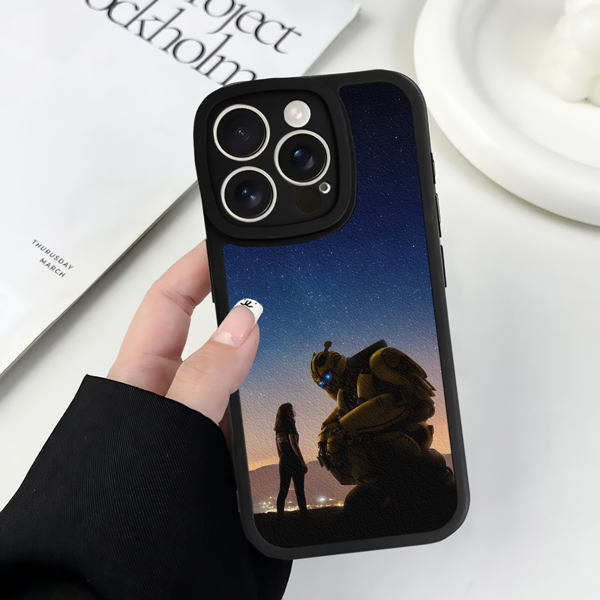 （画像用） Transformers トランスフォーマー 【iPhone 16シリーズ対応】シリコンスマホケース（レザー調） 材質：シリコン